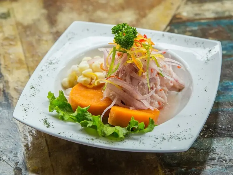 Ceviche peruano tradicional em Lima