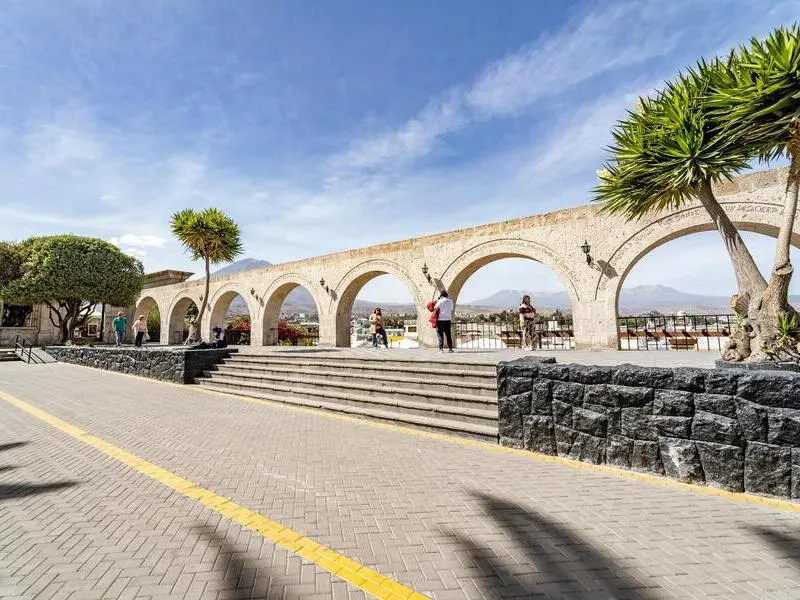 Mirante de Yanahuara com vista para o vulcão Misti