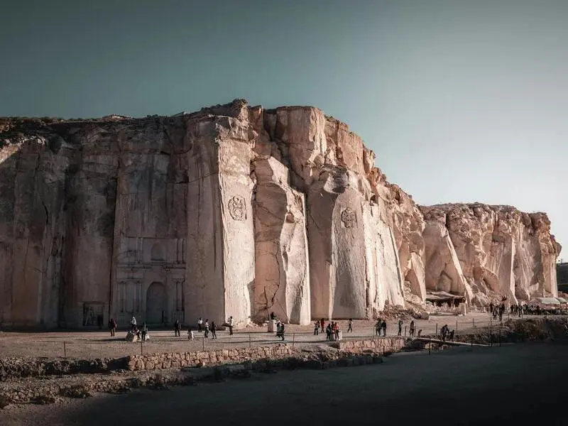 Esculturas e pedreiras na Rota do Sillar em Arequipa
