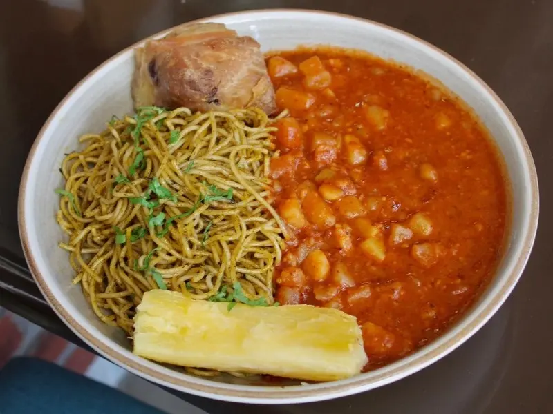 Carapulcra com sopa seca, prato tradicional de Ica