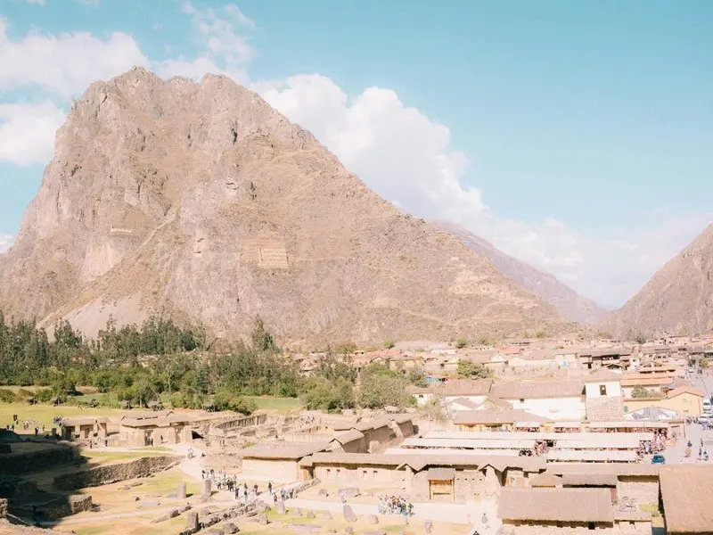 Cidade inca de Ollantaytambo com ruas de pedra originais