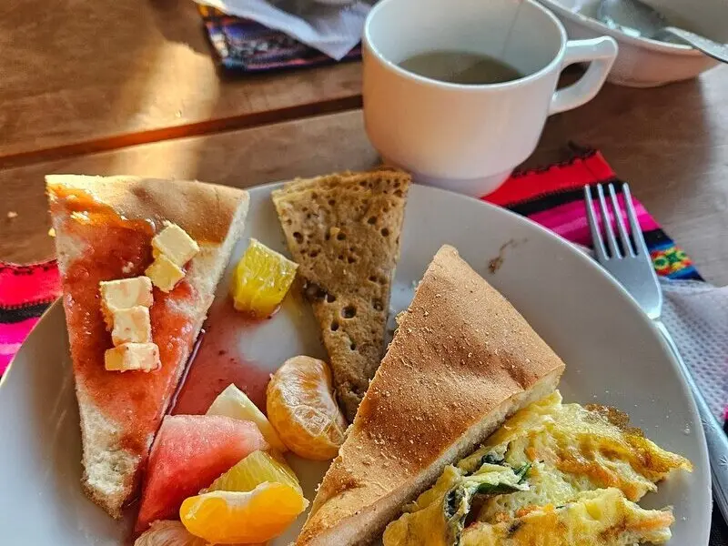 Café da manhã andino antes do trekking na Montanha Colorida