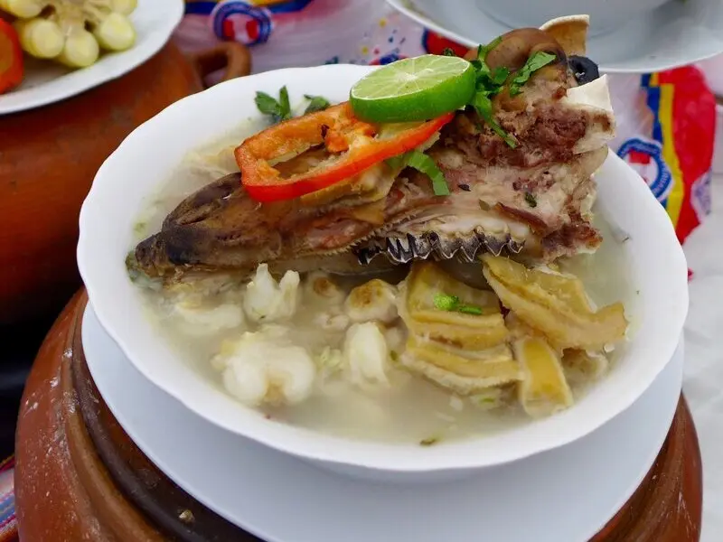 Caldo de cabeça prato tradicional de Huaraz