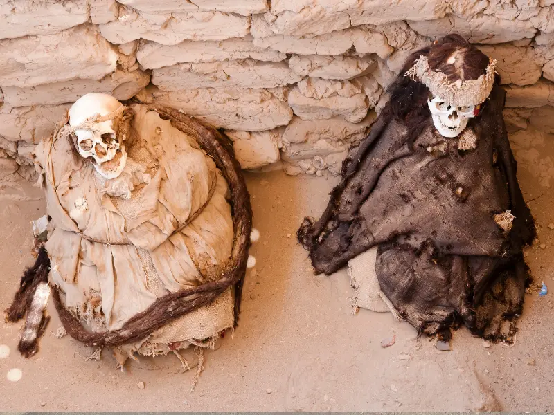 Múmias no Cemitério de Chauchilla em Nazca