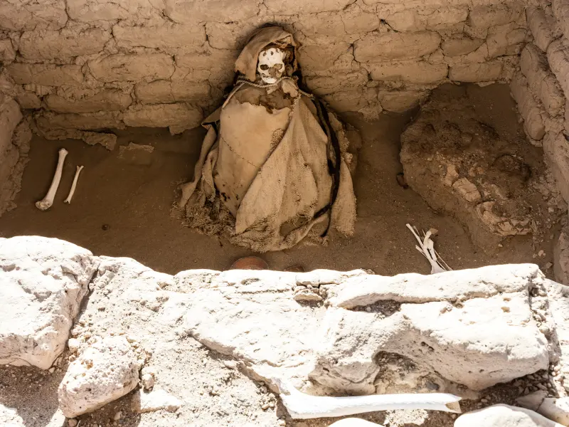 Múmias no Cemitério de Chauchilla em Nazca