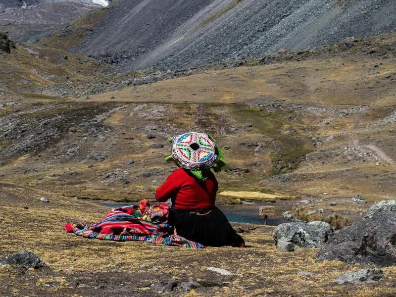 Comunidade andina próxima à Montanha Colorida