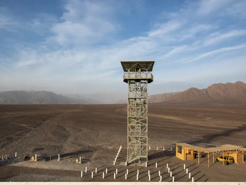 Mirante das Linhas de Nazca no deserto