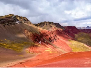 Montanha Colorida e Vale Vermelho nos Andes do Peru