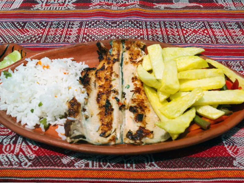 Truta andina servida em Huaraz