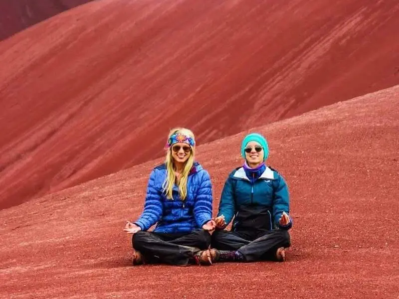 Vale Vermelho nos Andes próximo à Montanha Colorida