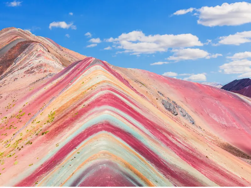 Montanha Colorida Vinicunca com suas faixas naturais